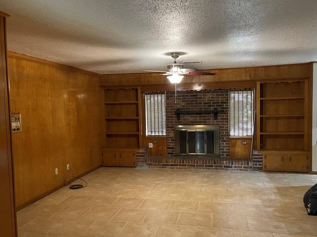 8102 Meadville St, Houston, TX 77061-3111