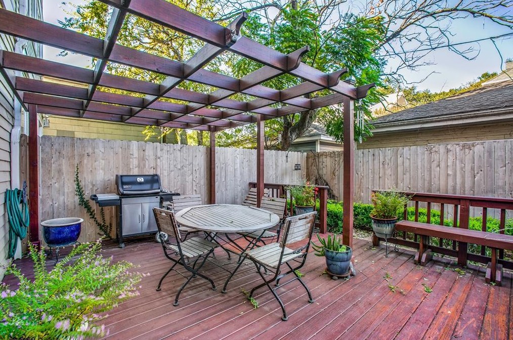 425 Marshall, Houston TX  77006-4607 exterior