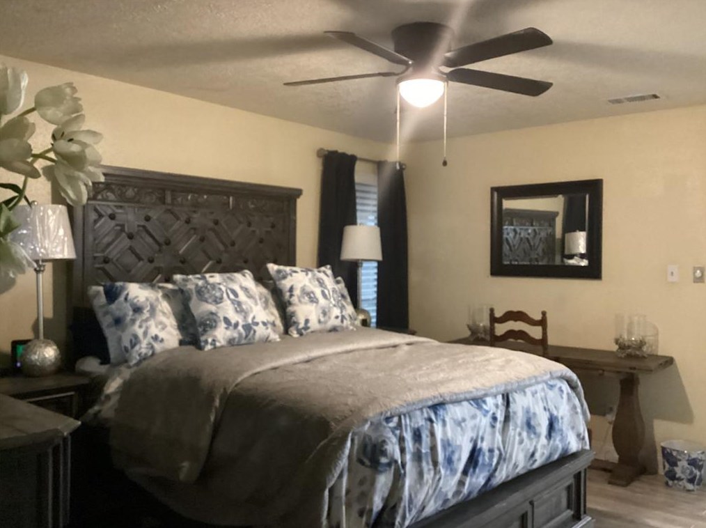 3610 Mayfield Oaks Ln, Houston TX  77088-5641 exterior