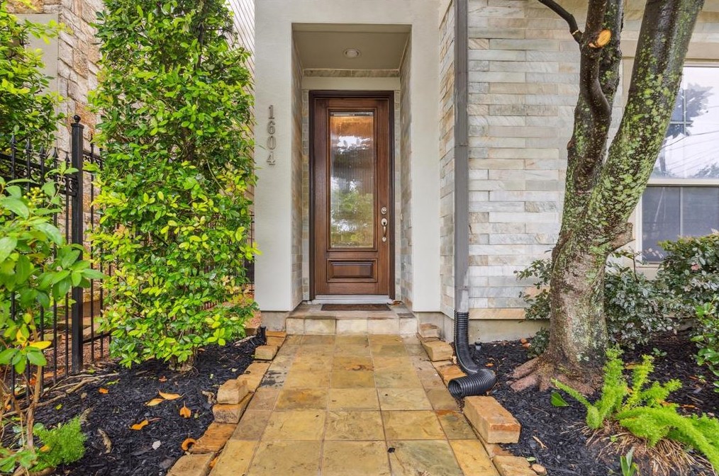 1604 Ennis St, Houston, TX 77003-5304