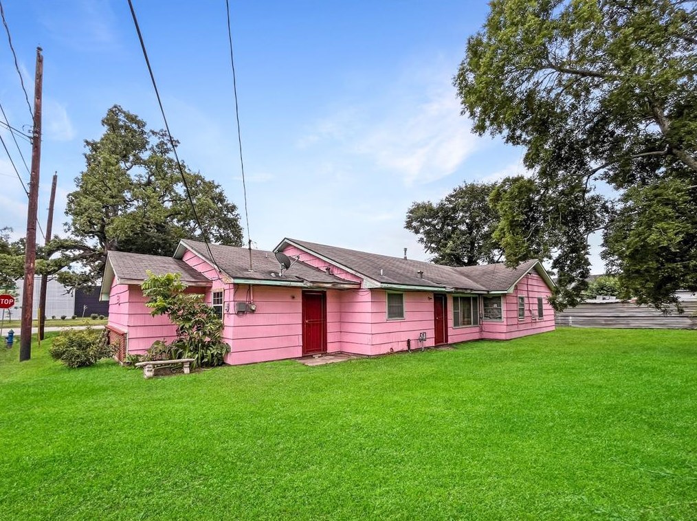 7955 Hirsch Rd, Houston, TX 77016-6222