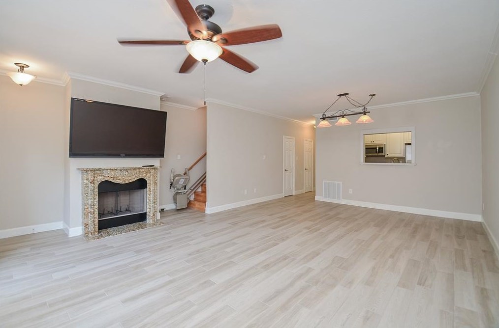 414 Wilcrest Dr, Houston TX  77042-2739 exterior