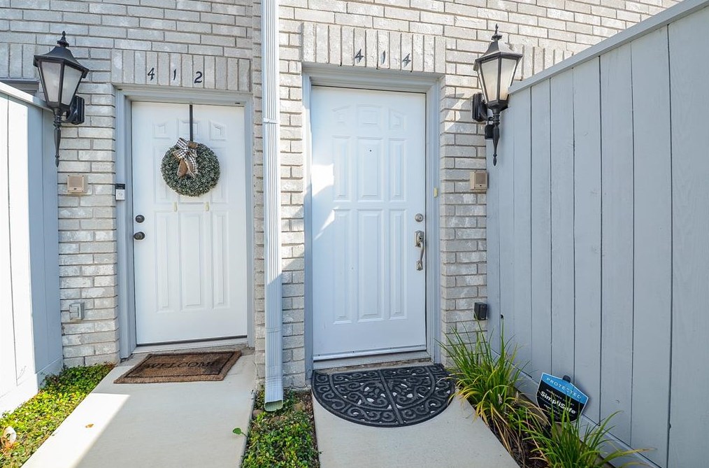 414 Wilcrest Dr, Houston, TX 77042-1073