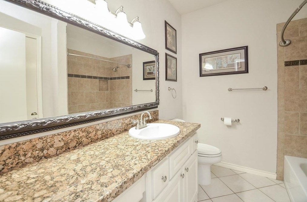 414 Wilcrest Dr, Houston TX  77042-2739 exterior