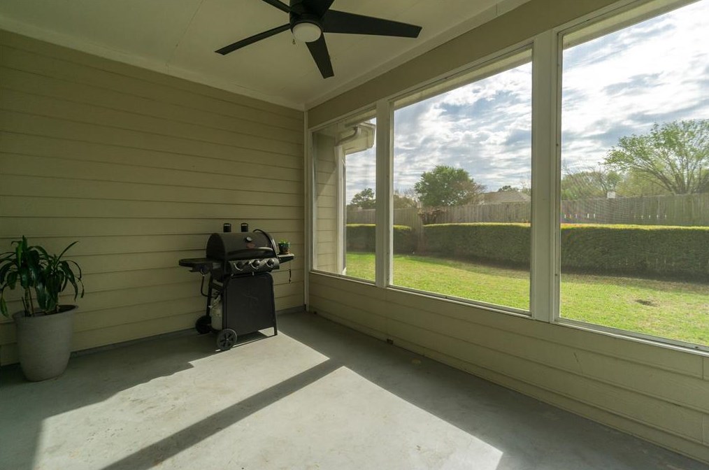 8822 Grn Castle Way, Houston TX 77095-4813 exterior