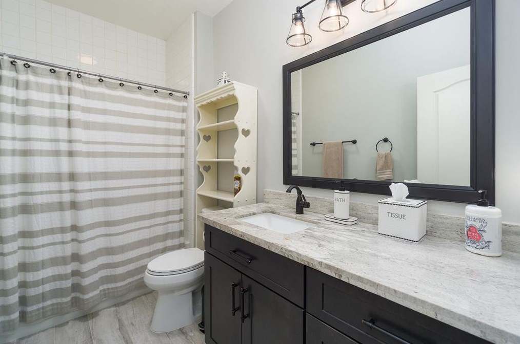 8822 Grn Castle Way, Houston TX 77095-4813 exterior