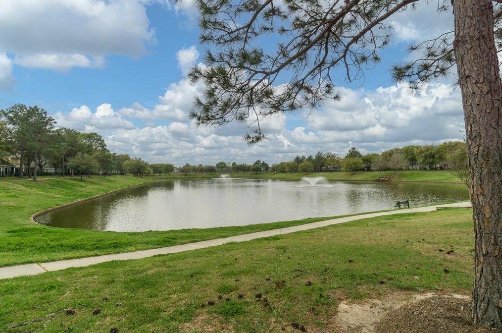 8822 Grn Castle Way, Houston TX 77095-4813 exterior