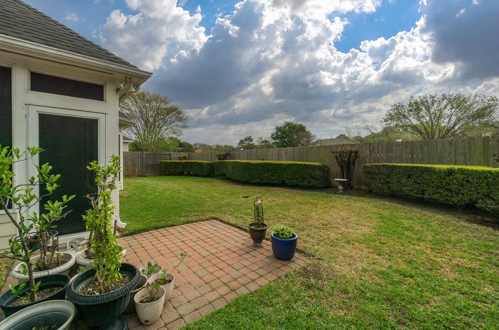 8822 Grn Castle Way, Houston TX 77095-4813 exterior