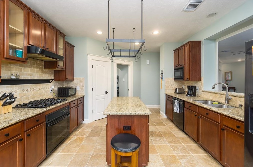 8822 Grn Castle Way, Houston TX 77095-4813 exterior