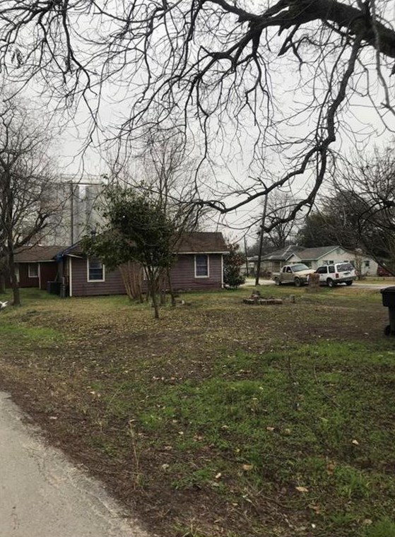 9217 Avenue, Houston, TX 77012-2218