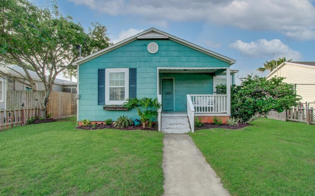 5624 Borden Ave, Galveston, TX 77551-5051