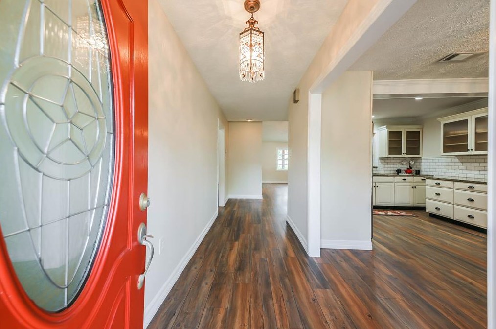 1761 Florida Dr, Taylor Lake Village, TX 77586-2935