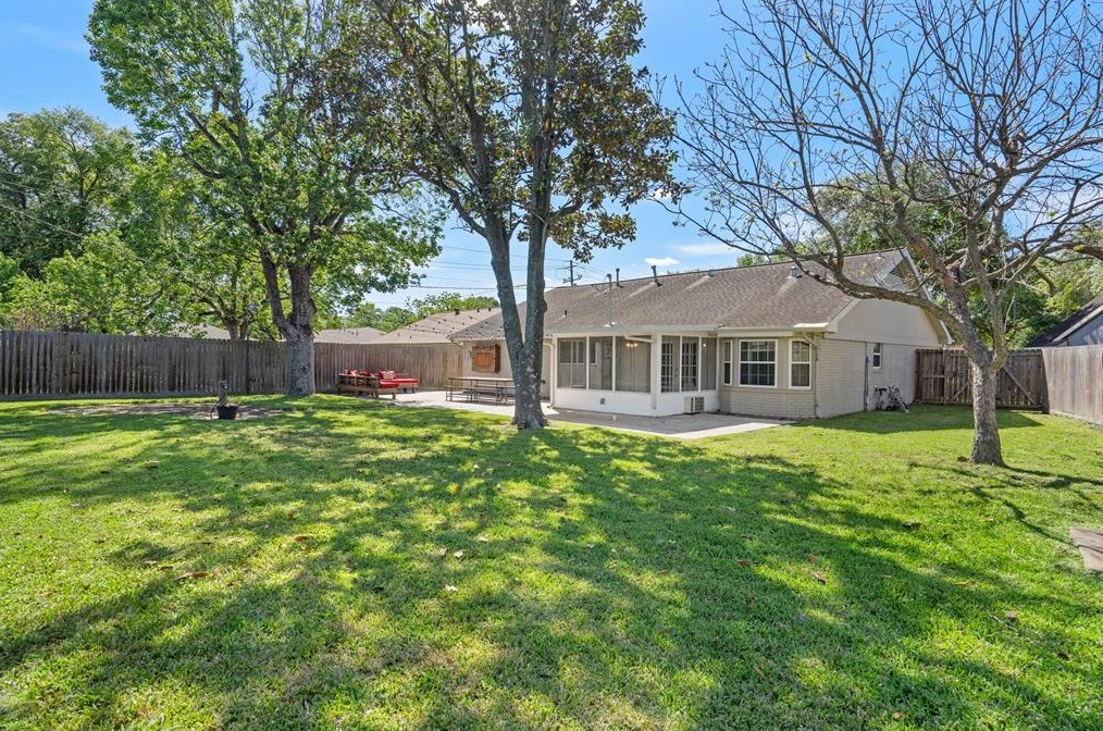 9110 Theysen Dr, Houston TX  77080-3021 exterior