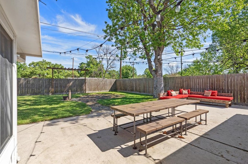 9110 Theysen Dr, Houston TX  77080-3021 exterior