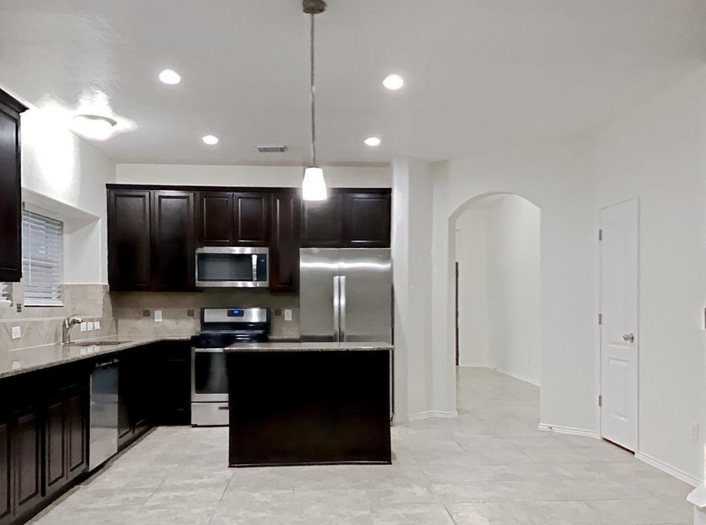 2550 Riverway Dr, Conroe, TX 77304