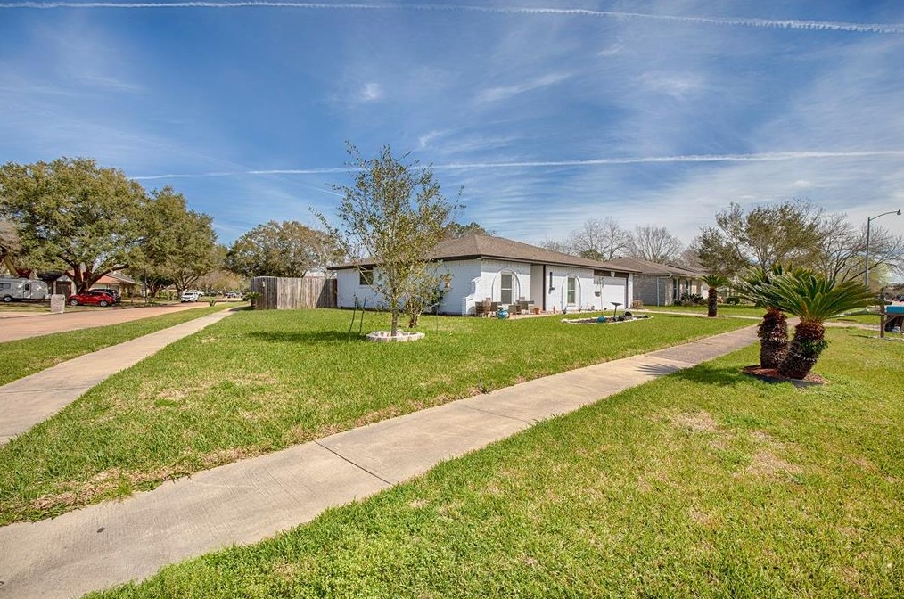 6230 Silver Leaf Dr, League City, TX 77573