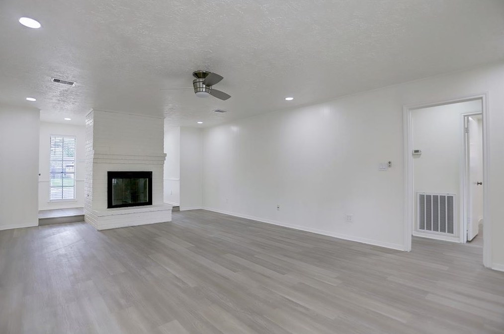 6227 Leaf Arbor Dr, Houston TX  77092-2520 exterior