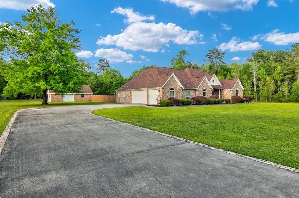 9050 Terry Estates Dr, Orange, TX 77630-1349