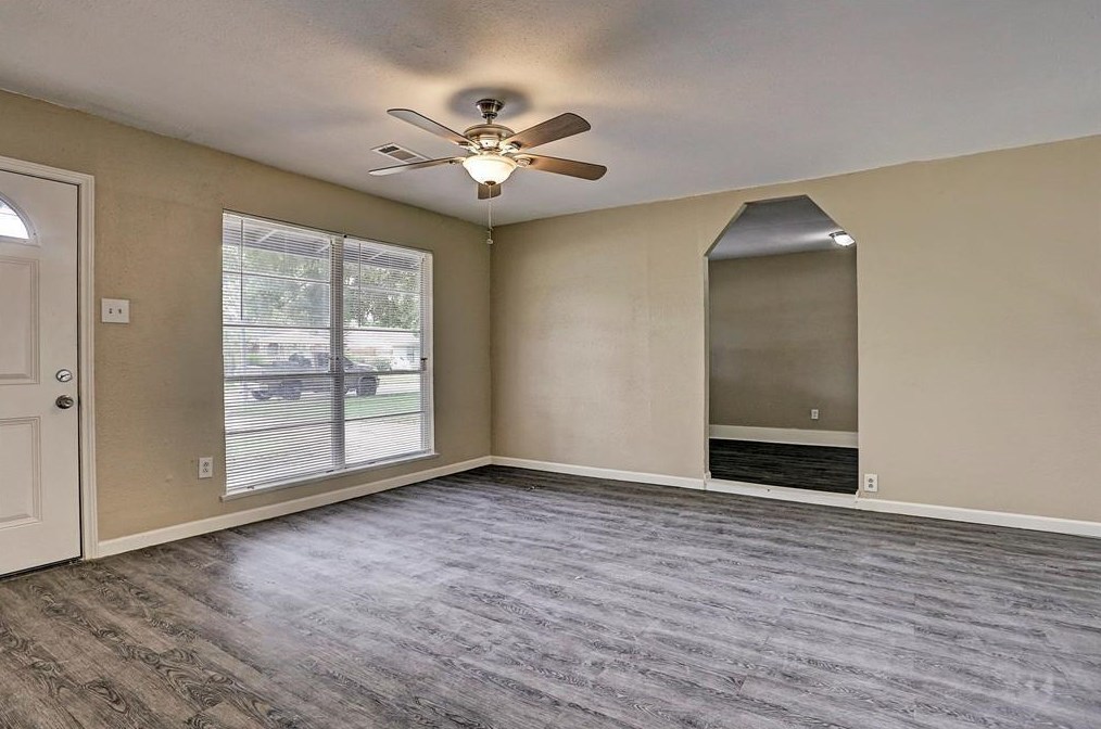 5835 Kenilwood Dr, Houston, TX 77033