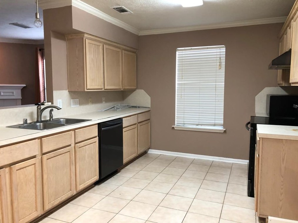 5819 Tidewater Dr, Houston TX  77085-3357 exterior