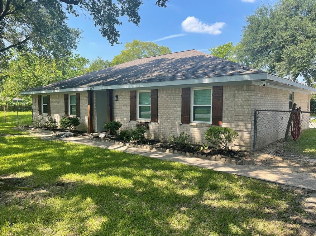 6207 Ellen Dr, Pearland, TX 77581