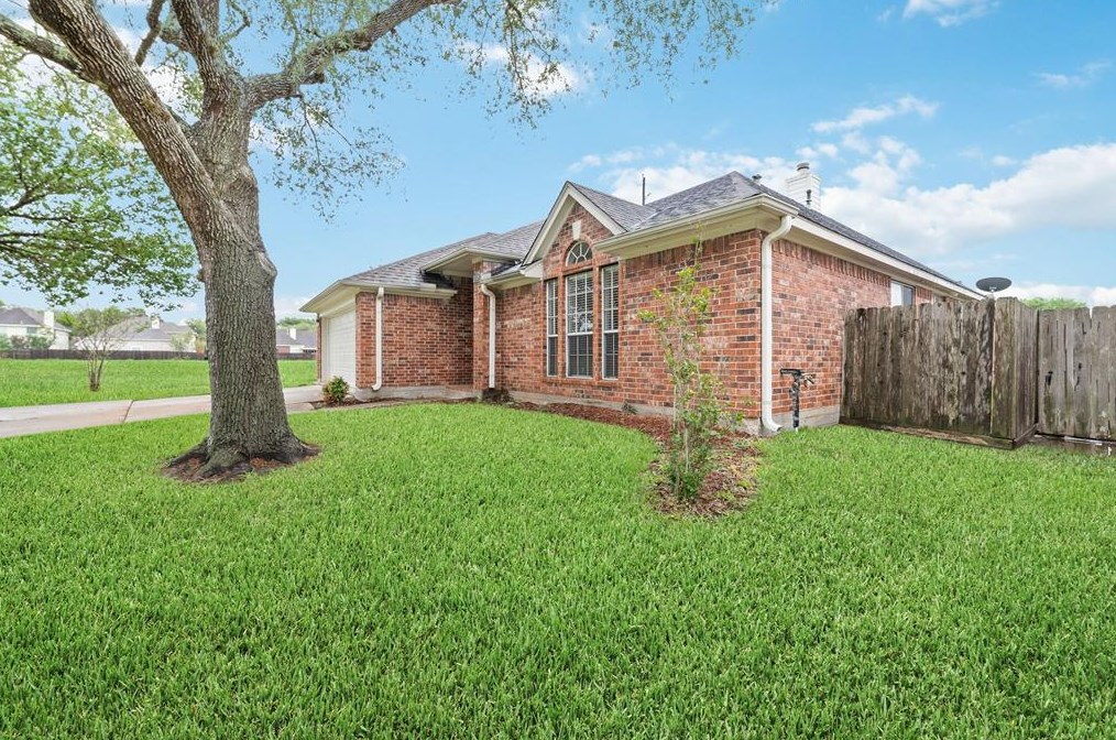 15803 Spruce River Ct, Sugar Land, TX 77498