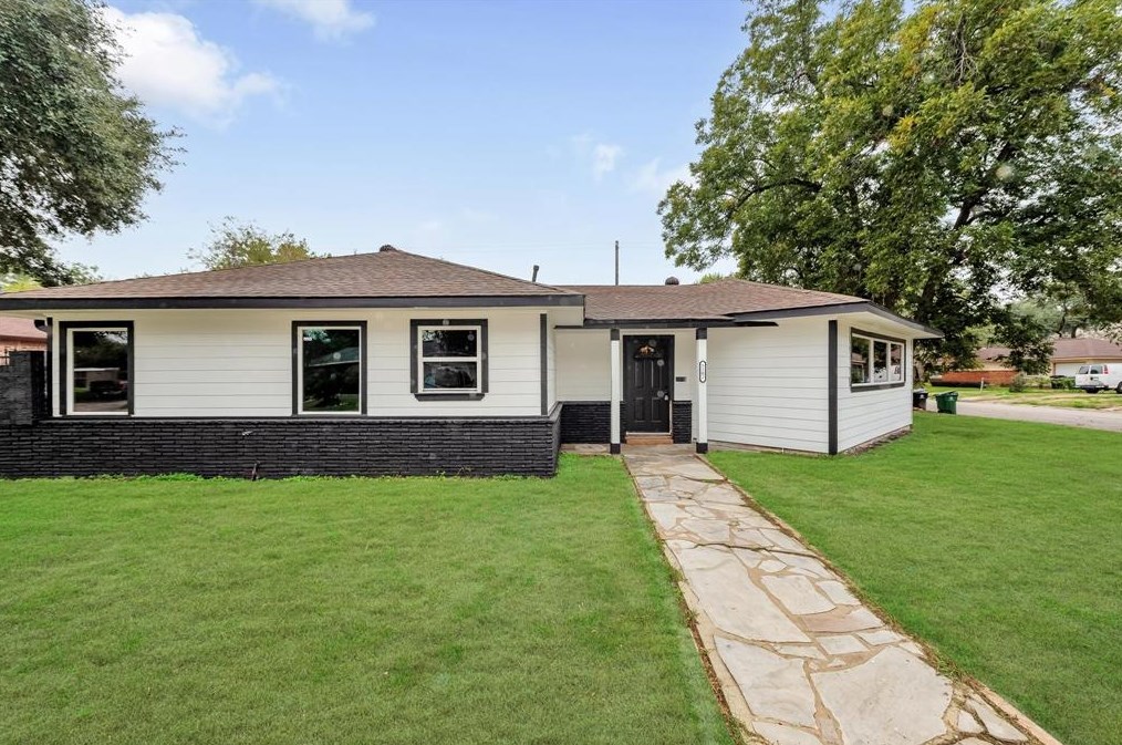 5202 Cortelyou Ln, Houston, TX 77021