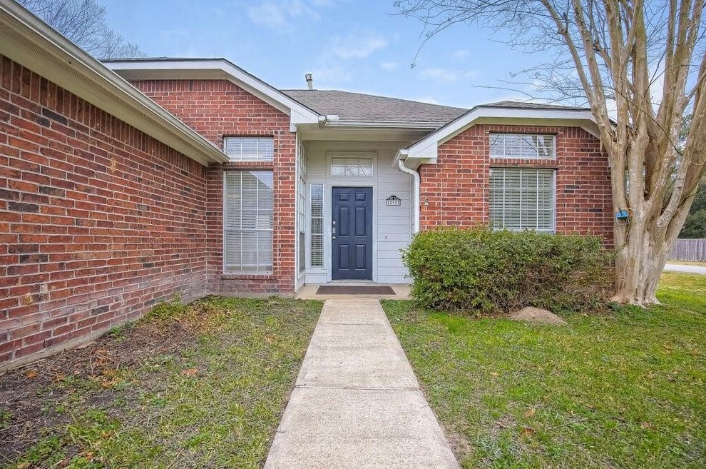 599 Orangewood Dr, Conroe, TX 77302