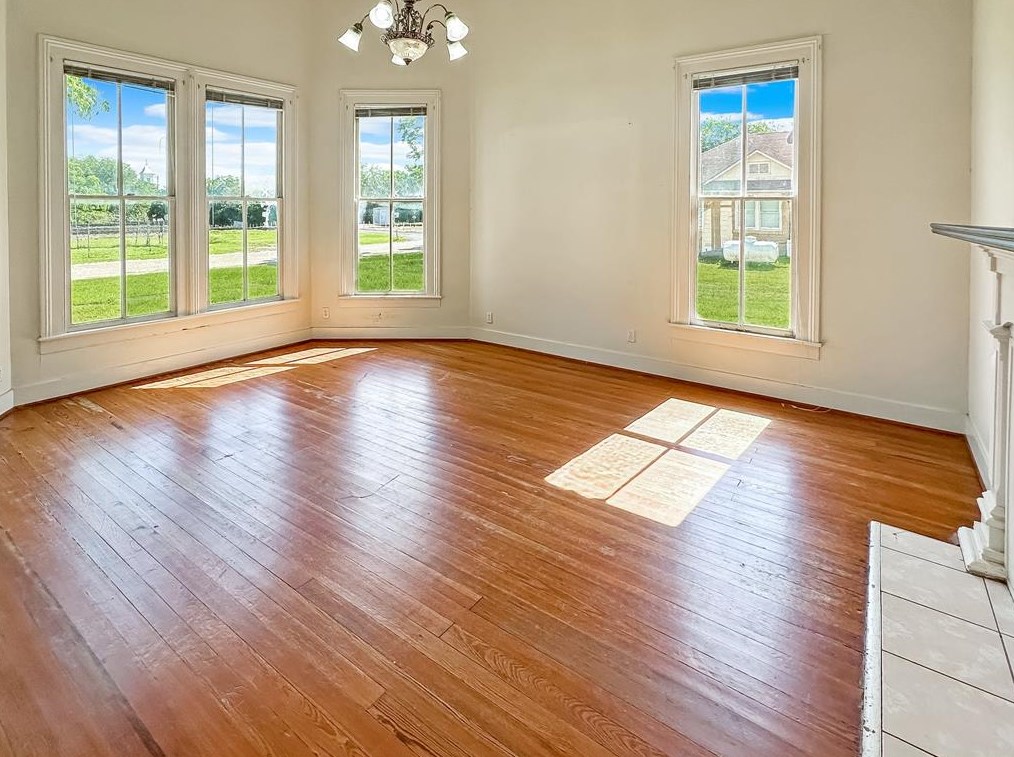 310 South Main St, Flatonia, TX 78941
