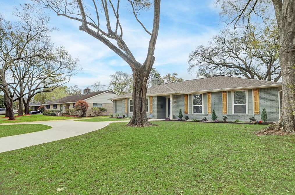 10903 Hillcroft St, Houston TX  77096-6032 exterior