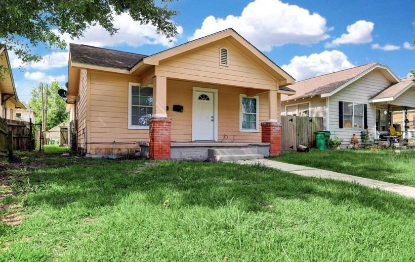 3303 Illinois St, Baytown TX  77520-5921 exterior