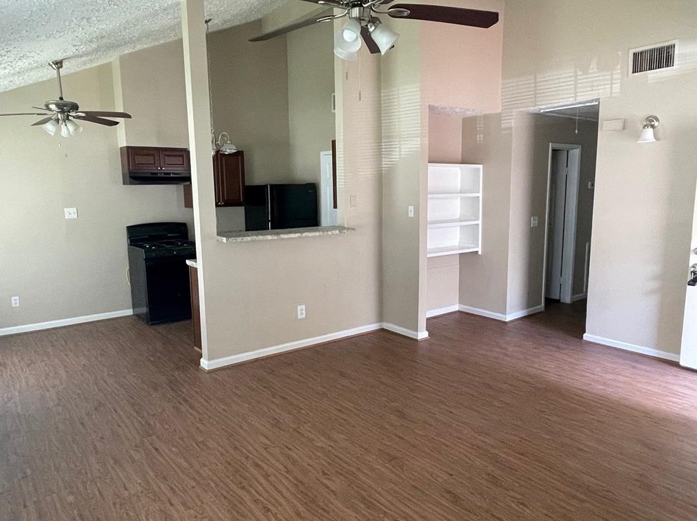 10021 Rosbrook Dr, Houston, TX 77038