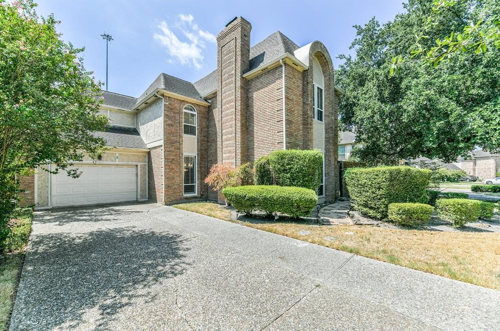 13 Hickory Shadows Dr, Houston, TX 77055