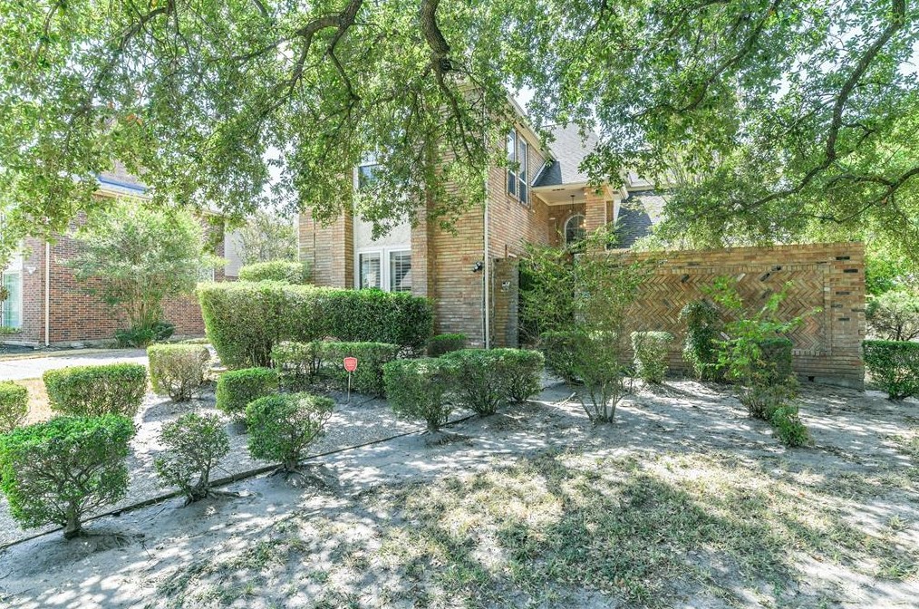 13 Hickory Shadows Dr, Houston TX  77055-6750 exterior
