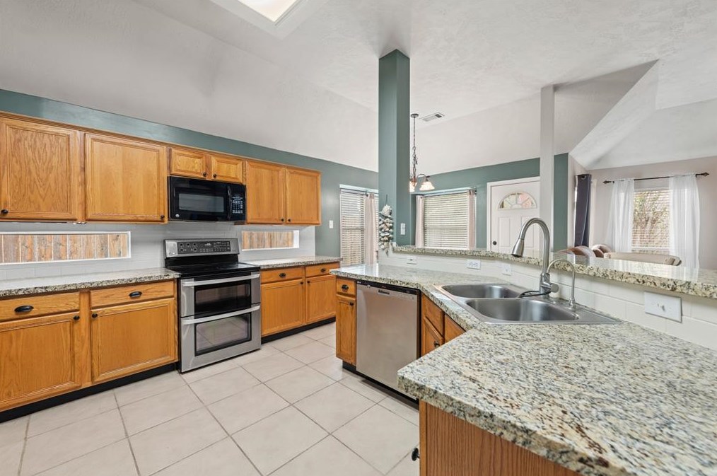 8927 Eastcove Cir, Houston TX  77064-8628 exterior