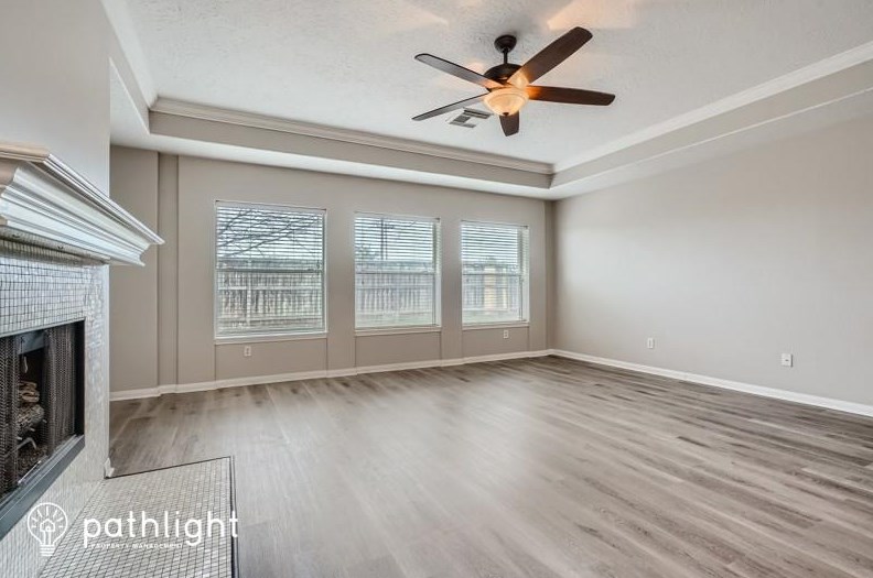 114 Crescent Bay Dr, League City, TX 77573