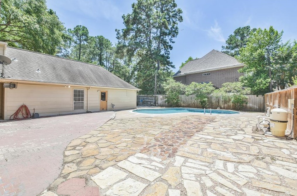 17519 Sugar Pne Dr, Houston TX 77090-2053 exterior