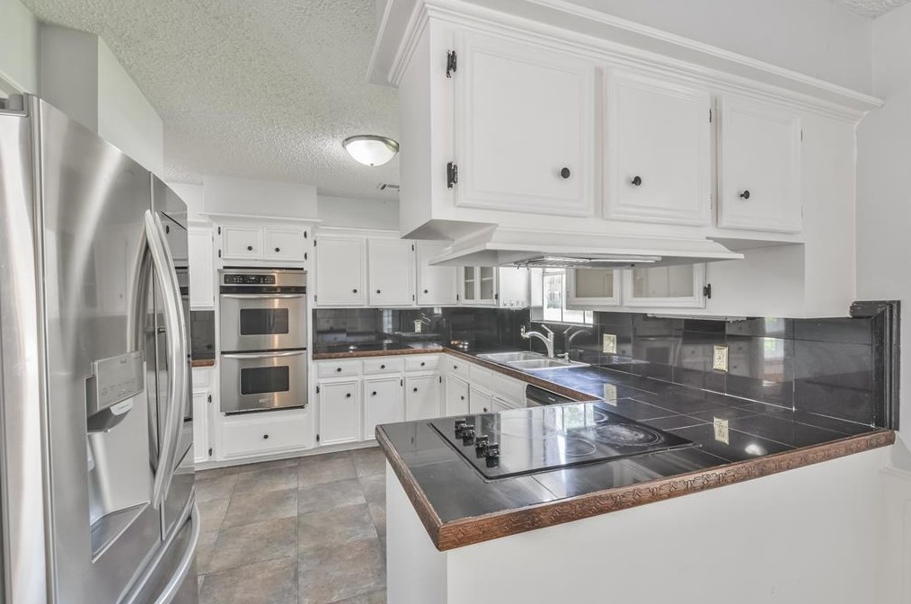 17519 Sugar Pne Dr, Houston TX 77090-2053 exterior