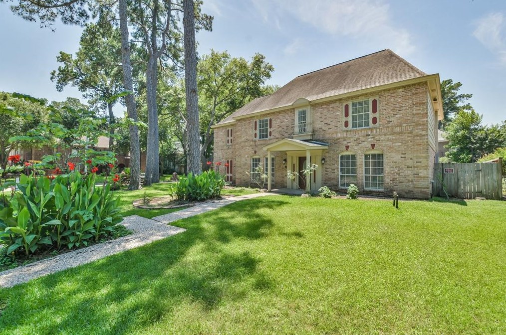 17519 Sugar Pne Dr, Houston TX 77090-2053 exterior