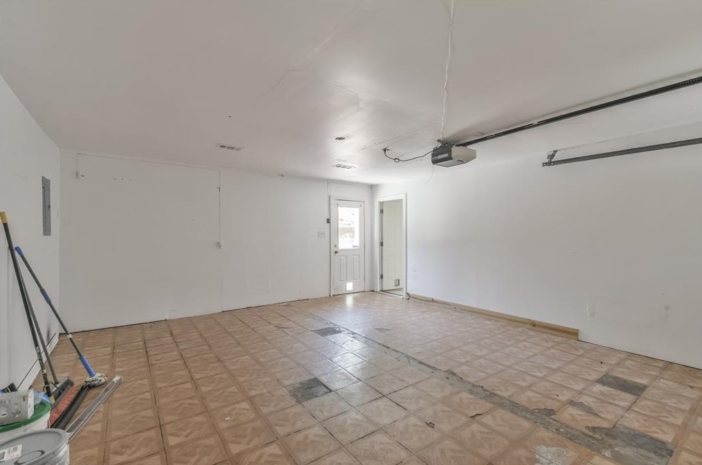 17519 Sugar Pne Dr, Houston TX 77090-2053 exterior