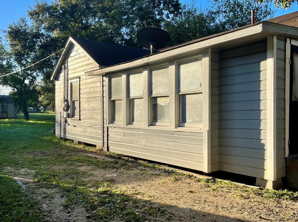 506 Lundy St, Jones Creek, TX 77437-3516