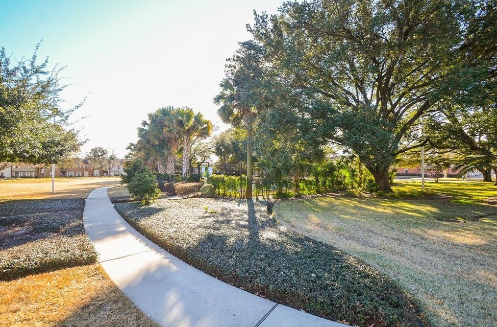 14320 Misty Meadow Ln, Houston TX  77079-3184 exterior