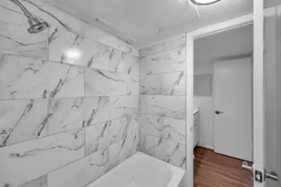 2100 Wilcrest Dr, Houston, TX 77042 - Photo 20