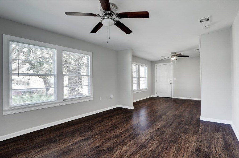 125 W Pecan Ln, Richwood, TX 77531