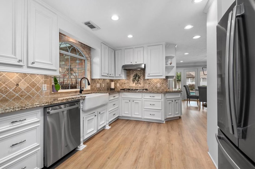 16107 Parish Hall Dr, Spring TX 77379-6631 exterior