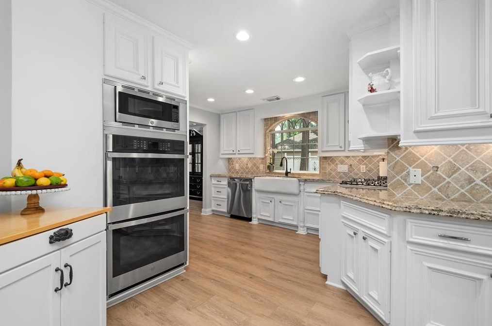 16107 Parish Hall Dr, Spring TX 77379-6631 exterior