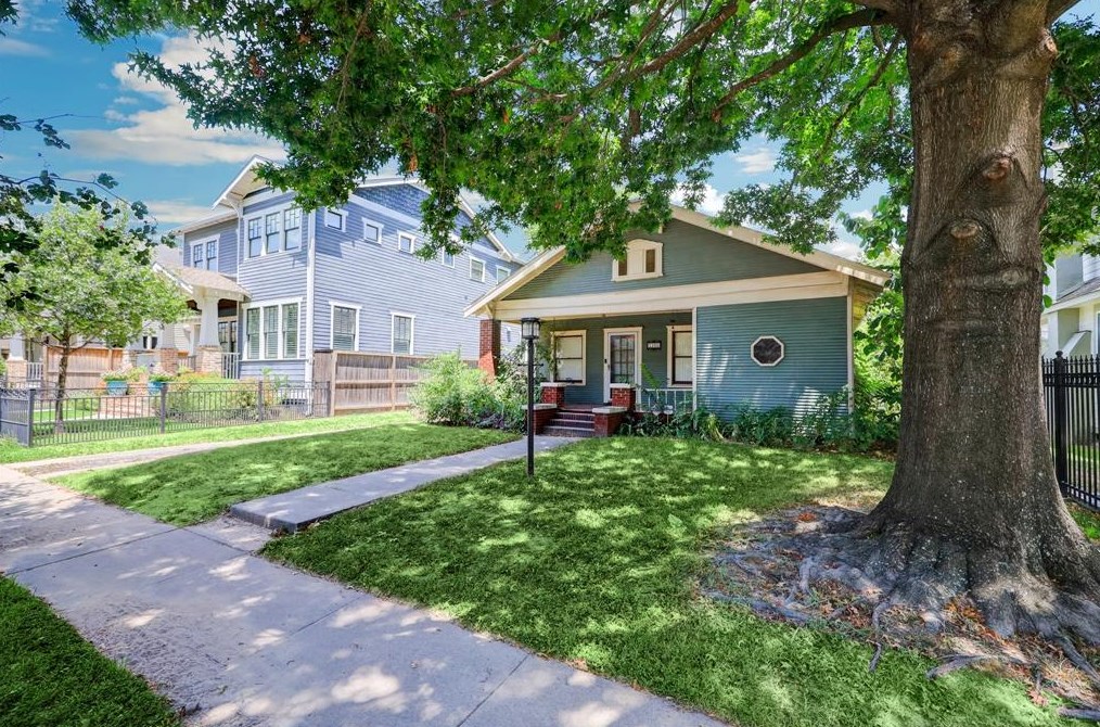1105 7th St, Houston, TX 77009-7103