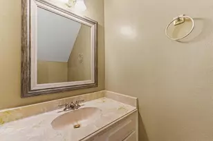 5237 Arboles Dr, Houston, TX 77035 - Photo 10