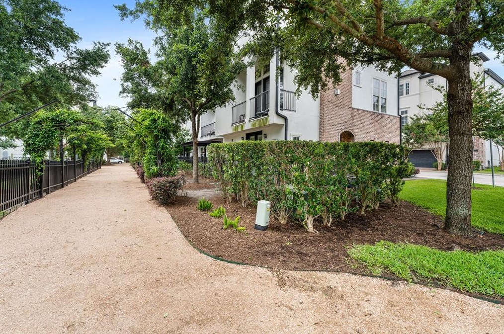 2716 Arabelle Grv, Houston, TX 77007-1297