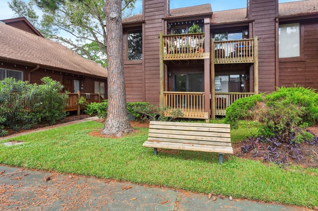 645 Davis Rd, League City, TX 77573
